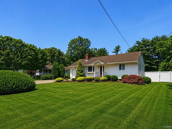 72 Dix Highway, Dix Hills NY 11746