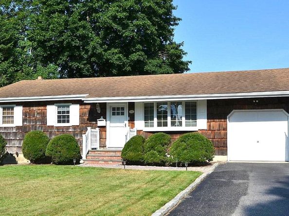 190 Pine Neck Avenue, East Patchogue NY 11772