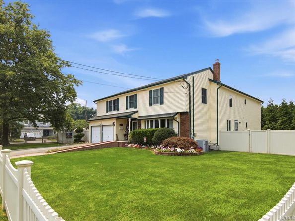 1 Geoffrey Avenue, Syosset NY 11791