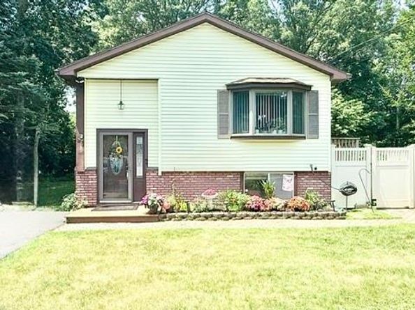 26 Robinwood Street, Mastic NY 11950
