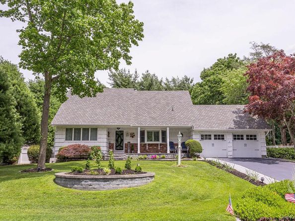 8 Robinhood Court, Nesconset NY 11767