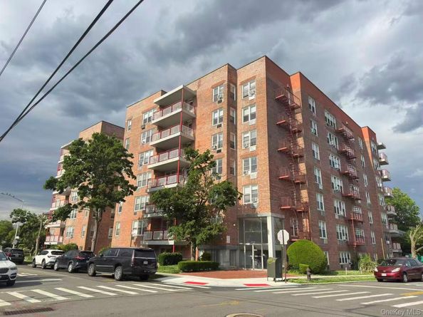 34-25 150th Place 4B, Flushing NY 11354