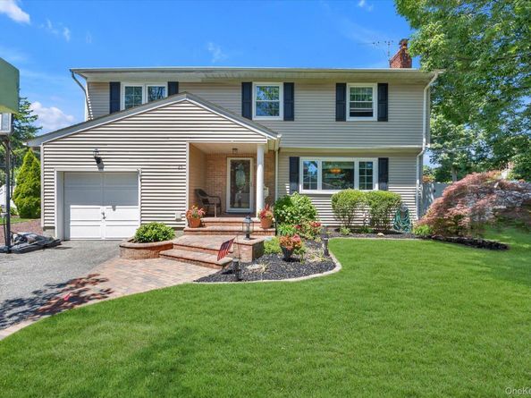 25 Arrowwood Lane, Melville NY 11747