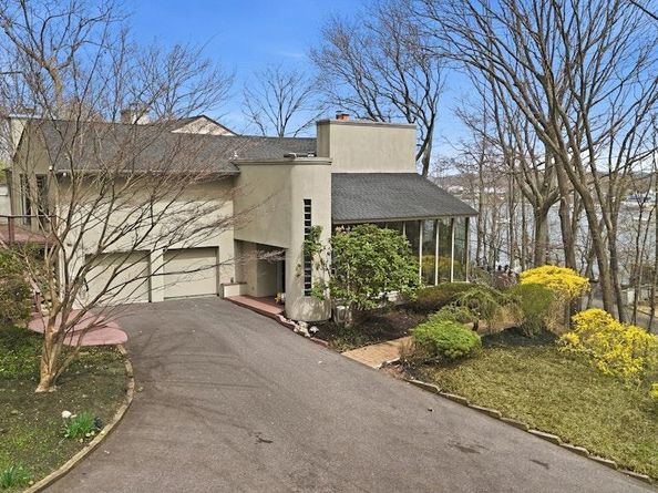 8 Idle Day Knoll, Centerport NY 11721