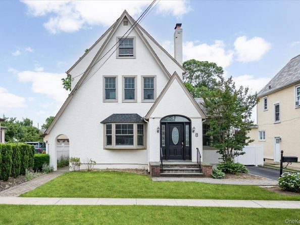 8 May Court, West Hempstead NY 11552