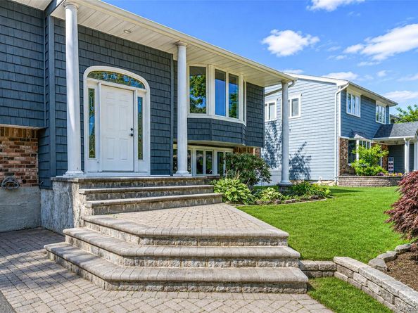 14 Stanley Place, Hauppauge NY 11788