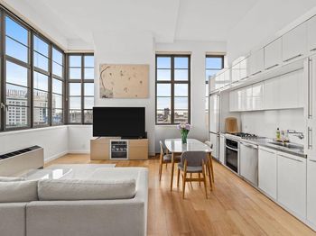 27-28 Thomson Avenue