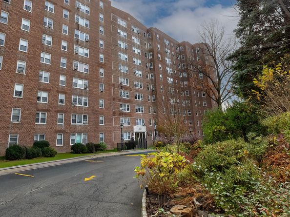 60 Knolls Crescent 4H, Bronx NY 10463