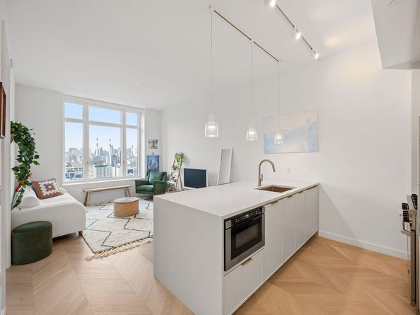 29-18 41st Avenue 16B, Queens NY 11101