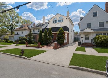 2112 Ave L