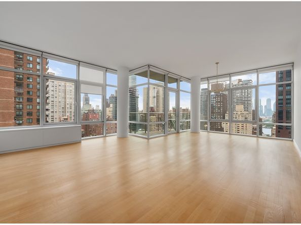 310 East 53rd Street 19A, New York NY 10022