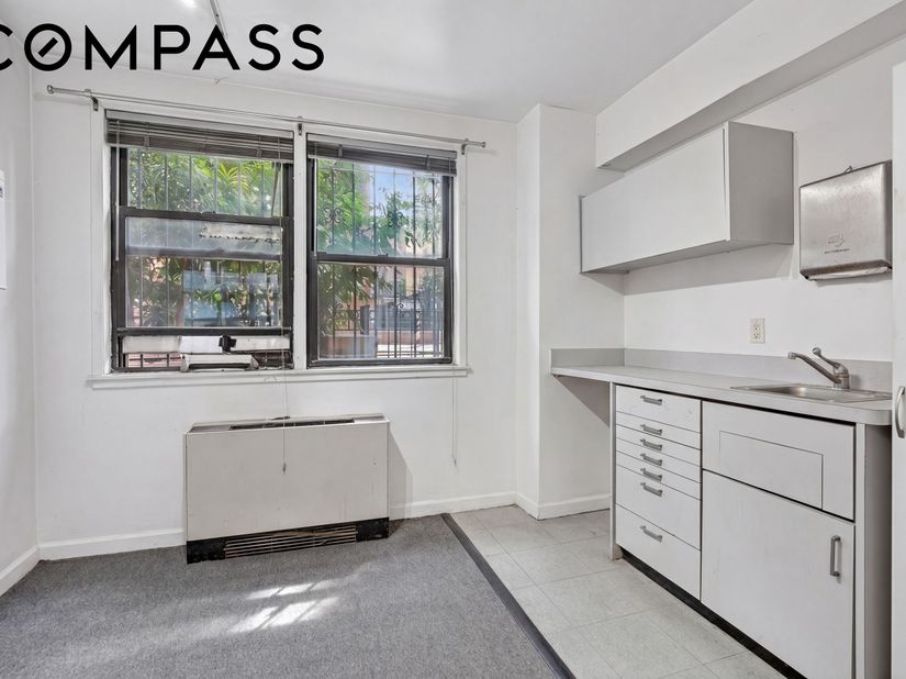 55 East 9th Street 1F, New York NY 10003