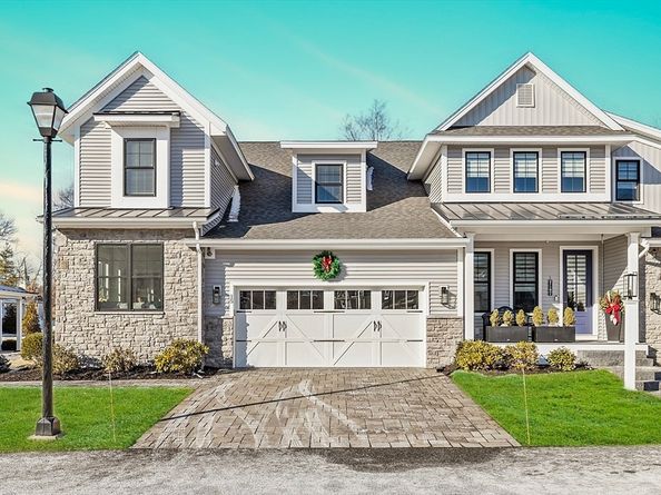 15 Rowell Ln 15, Middleton MA 01949