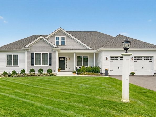 10 Shagbark Cir, Mattapoisett MA 02739