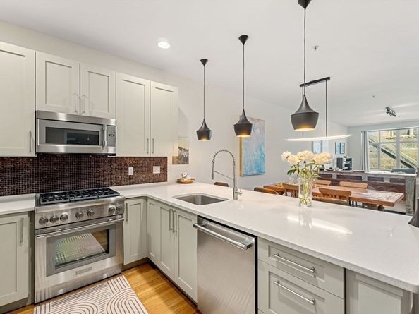 150 Dorchester Ave 604, Boston MA 02127