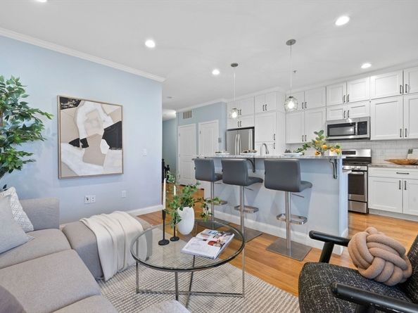 242 W 5th St 3, Boston MA 02127