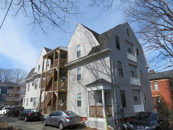 78 Downing St, Worcester MA 01610