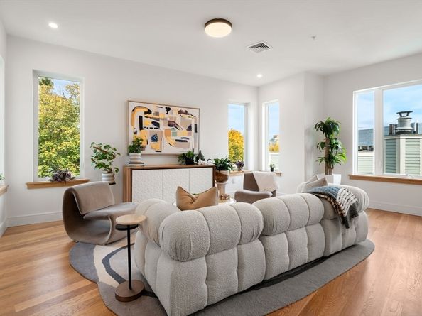 58 Kent 404, Brookline MA 02445