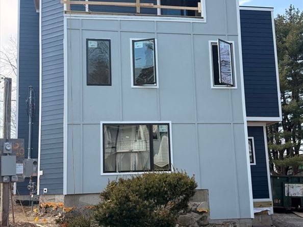 96 Burpee Rd 1, Swampscott MA 01907