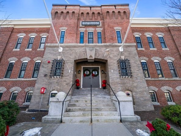 76 Court St 4, Plymouth MA 02360