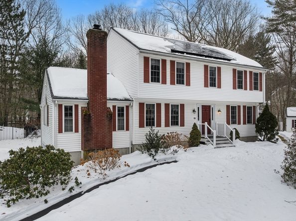 86 Hunter Rd, Uxbridge MA 01569