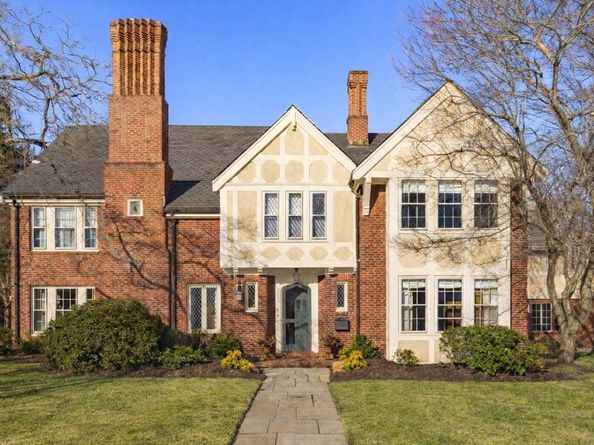 4 Dartmouth St, Winchester MA 01890