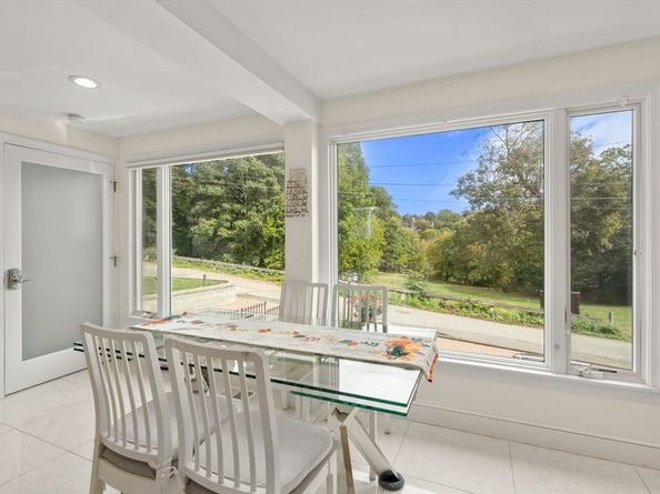 27 Hamilton Pl, Needham MA 02494