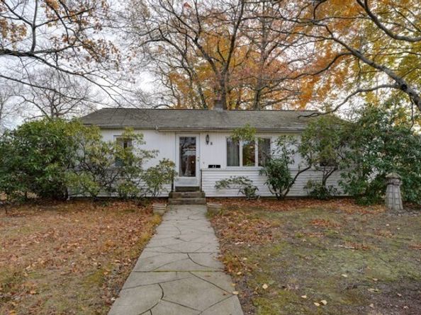42 Lantern Ln, Burlington MA 01803
