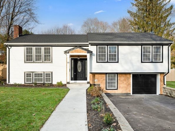 99 Grove St, Reading MA 01867