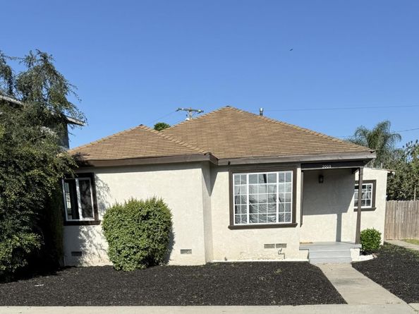2009 N Pannes Avenue, Compton CA 90221
