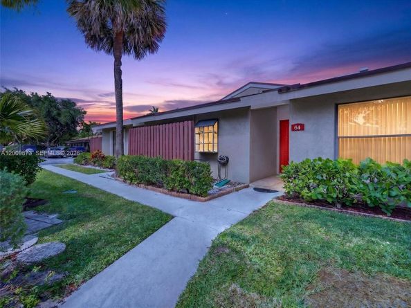 64 Meadows Dr, Boynton Beach FL 33436