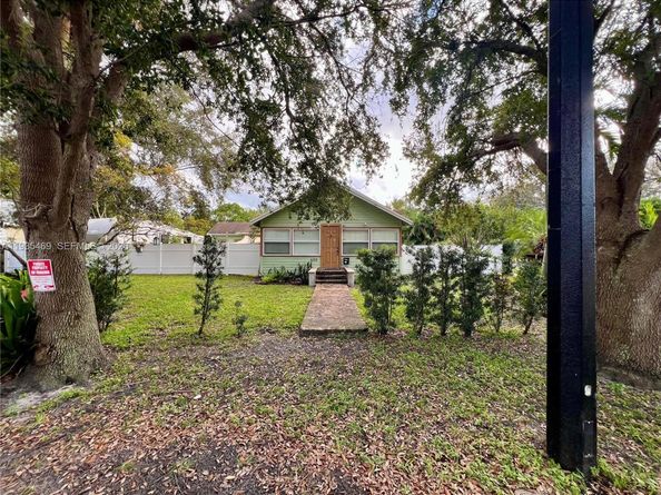 400 NE 3rd St, Pompano Beach FL 33060