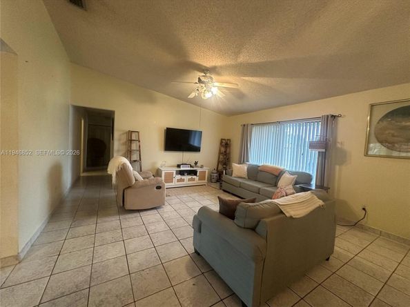 5965 NW 200th St, Hialeah FL 33015