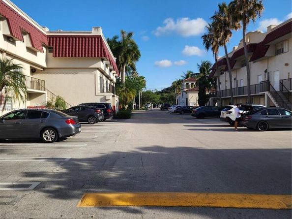 8650 SW 67th Ave 1025, Pinecrest FL 33156