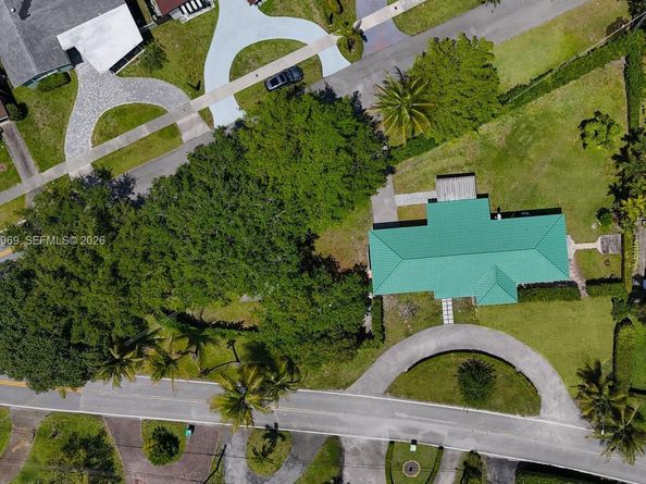6065 N Waterway Dr, Miami FL 33155