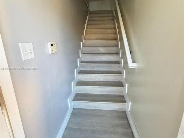 3375 W 76th St 211, Hialeah FL 33018