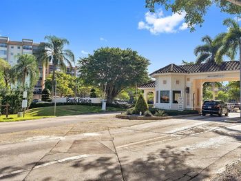 1300 Saint Charles Pl