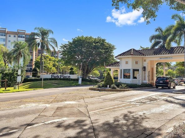 1300 Saint Charles Pl L12, Pembroke Pines FL 33026