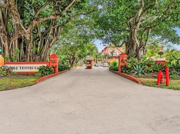 620 Tennis Club Dr