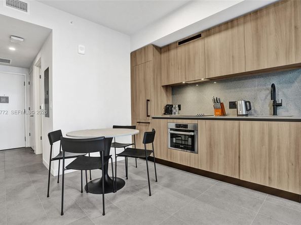 121 NE 5th St 2411, Miami FL 33132