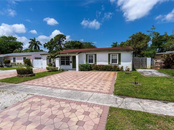 807 SW 26th Ct, Fort Lauderdale FL 33315