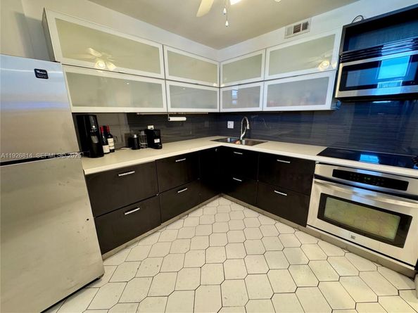 3660 NE 166th St 812, North Miami Beach FL 33160