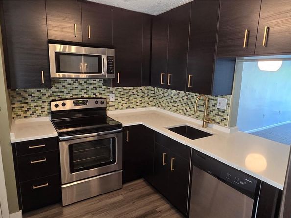 1201 NE 191st St G306, Miami FL 33179