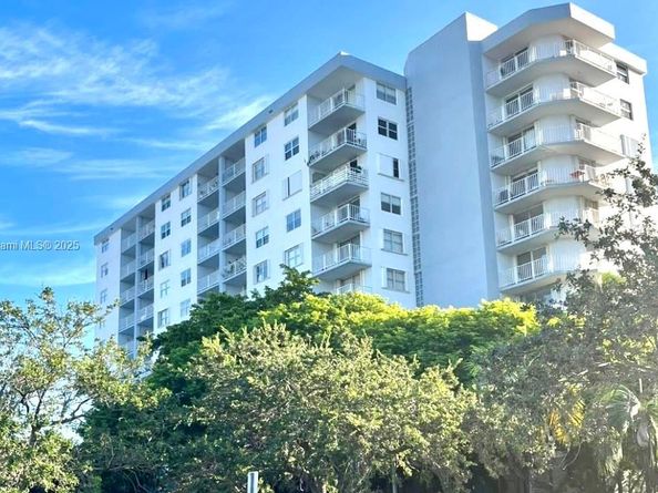 6900 Bay Dr 9C, Miami Beach FL 33141