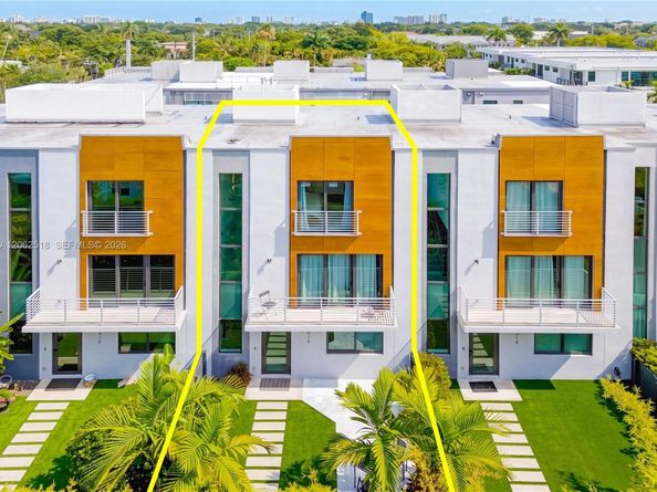 916 NE 4th St, Fort Lauderdale FL 33301
