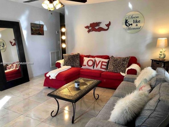 2411 Hayes St, Hollywood FL 33020