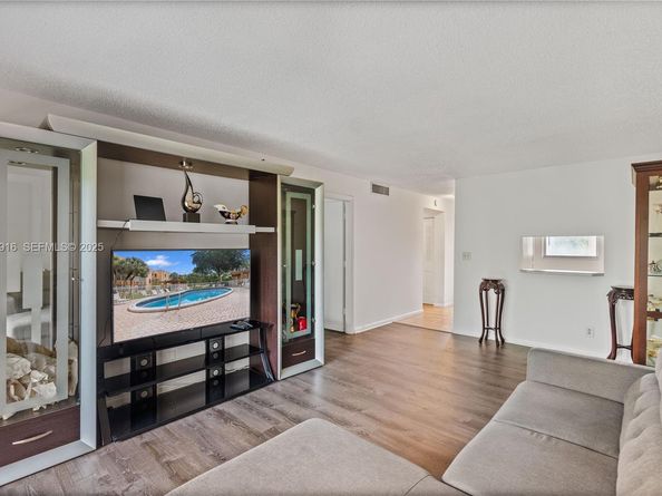 8400 Lagos De Campo Blvd 312, Tamarac FL 33321