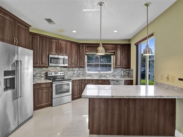 245 NW 207th Ter, Pembroke Pines FL 33029