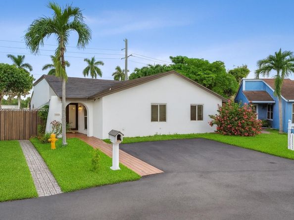 3250 SW 116th Pl, Miami FL 33165