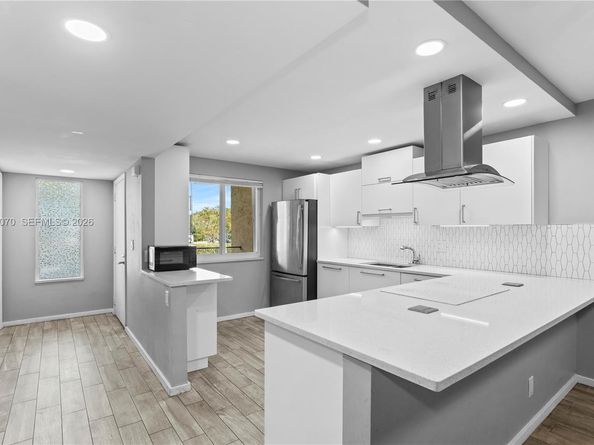 201 Lakeview Dr 203, Weston FL 33326